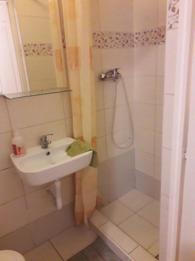 Napsugar Apartmanhaz Gazde/Camere de închiriat Balatonlelle