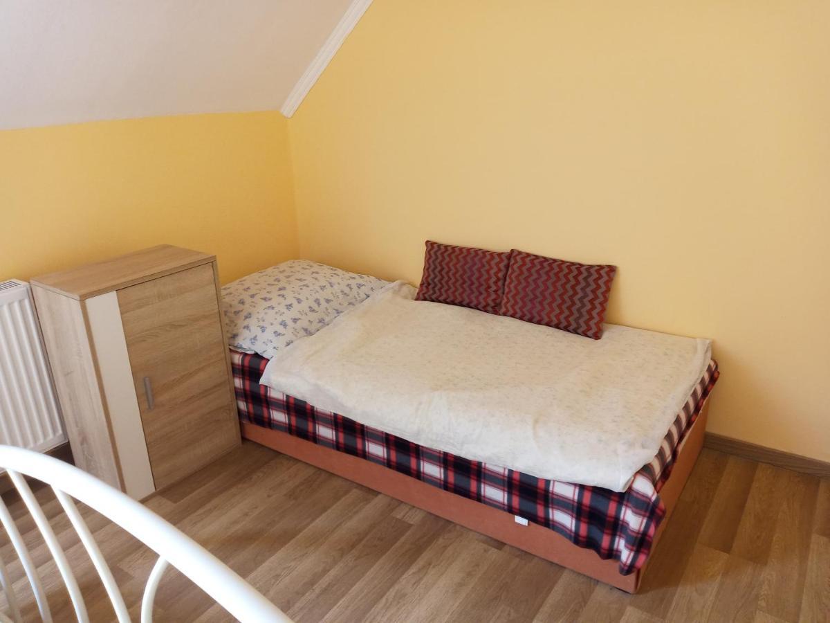 Napsugar Apartmanhaz Gazde/Camere de închiriat