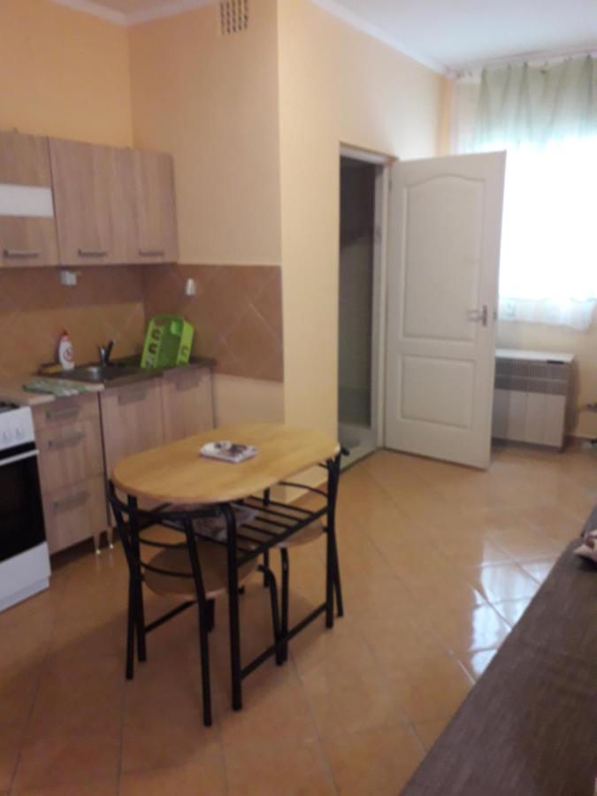 Gazde/Camere de închiriat Napsugar Apartmanhaz