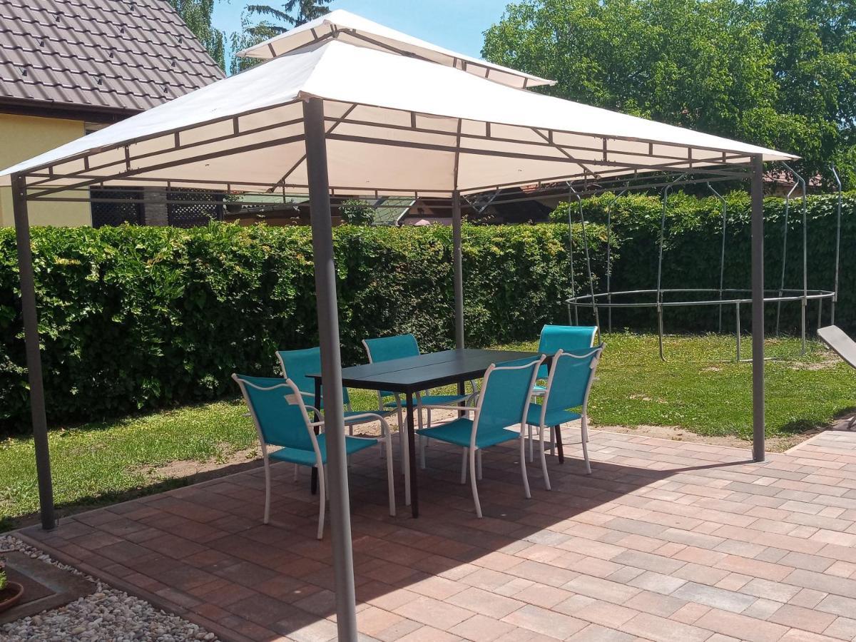 Napsugar Apartmanhaz *