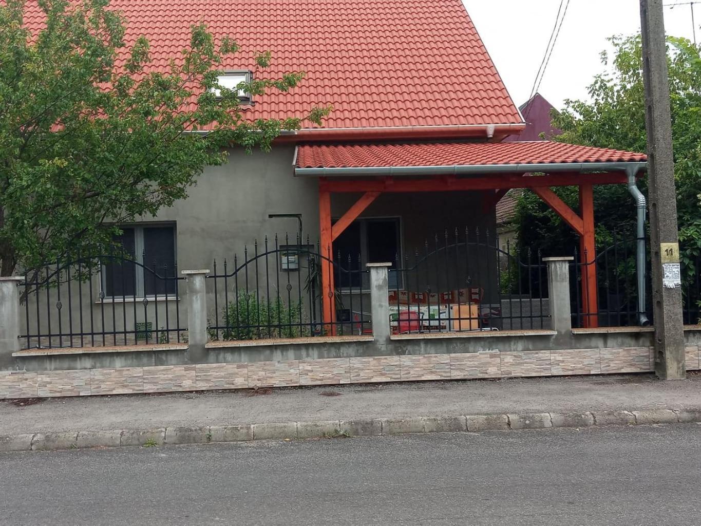 Napsugar Apartmanhaz Gazde/Camere de închiriat *