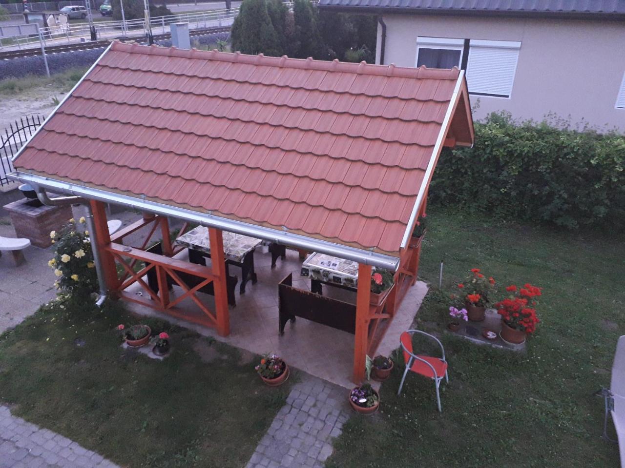 Napsugar Apartmanhaz Gazde/Camere de închiriat